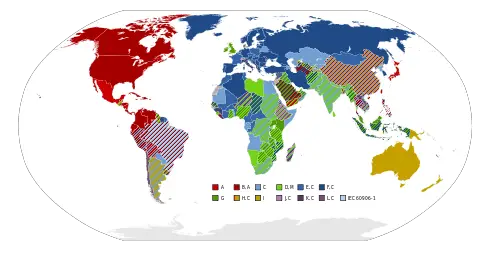 Weltkarte mit Netzsteckertypen
